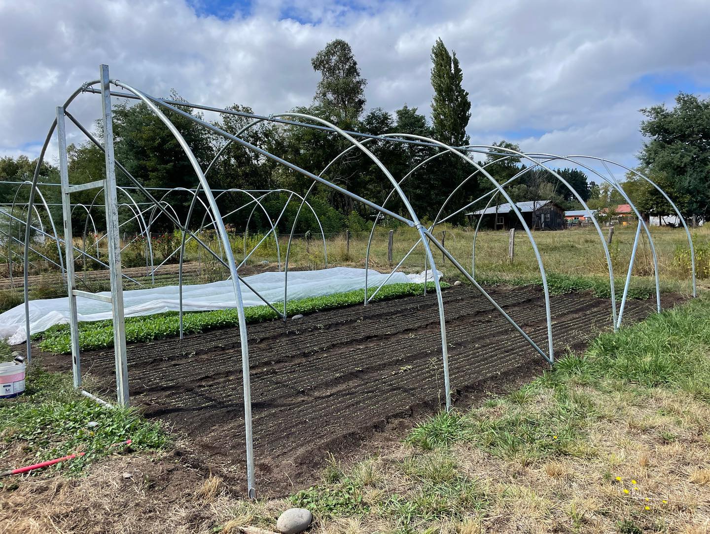 Invernadero Sankalpa fabricado con acero galvanizado Z330